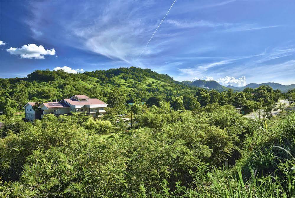 Green Canyon Leisure Farms Clark Field المظهر الخارجي الصورة