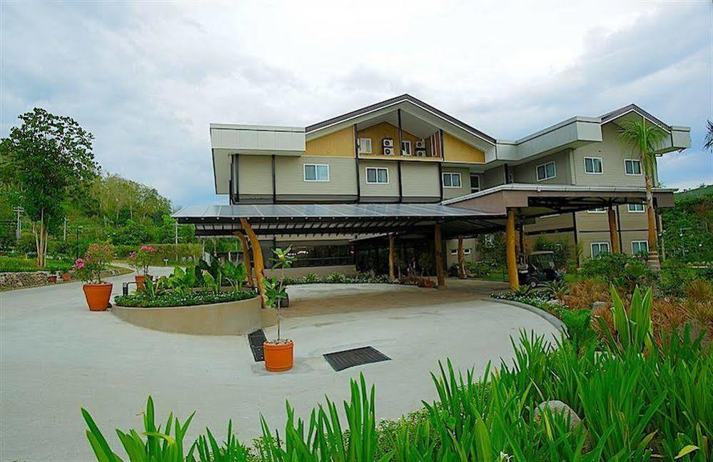 Green Canyon Leisure Farms Clark Field المظهر الخارجي الصورة