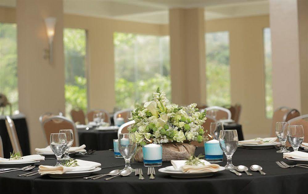 Green Canyon Leisure Farms Clark Field المظهر الخارجي الصورة